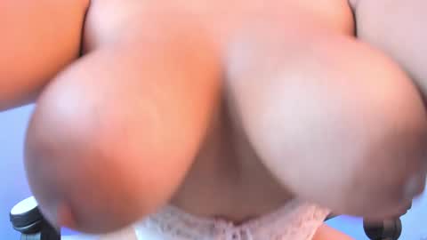 Snapshot of brittany_cute18 chatting on February 7, 11:12 am online show from February 7, 11:12 am