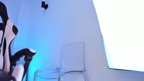 Snapshot of brittany_cute18 chatting on February 18, 2:06 pm online show from February 18, 2:06 pm