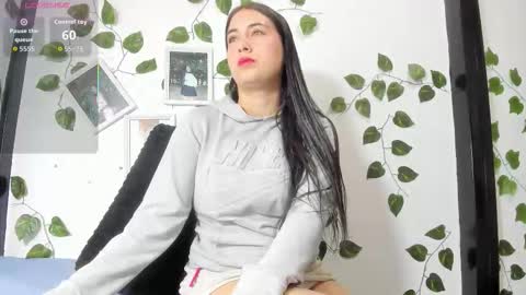 brittanyy20 online show from December 15, 9:38 am