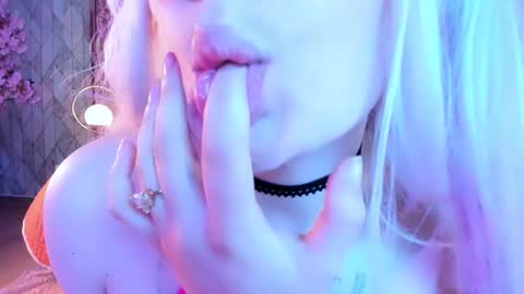     online show from October 23, 3:24 pm