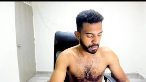 bruce_1111 online show from April 14, 3:48 pm