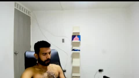 bruce_1111 online show from April 21, 2:51 am