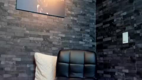 brucedallas online show from July 25, 3:48 am