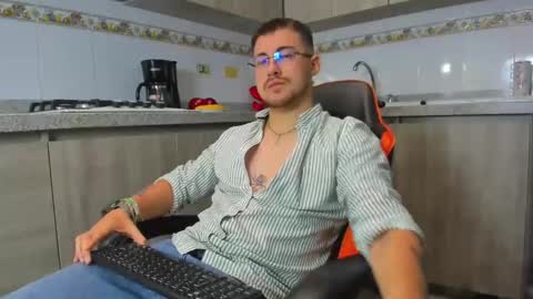 Snapshot of brunowalkerr chatting on September 19, 1:15 pm Say me Bruno online show from September 19, 1:15 pm