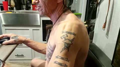 Snapshot of brushsquach chatting on March 2, 7:43 am Steve... aka SkinnieDippin aka TimberTramp online show from March 2, 7:43 am