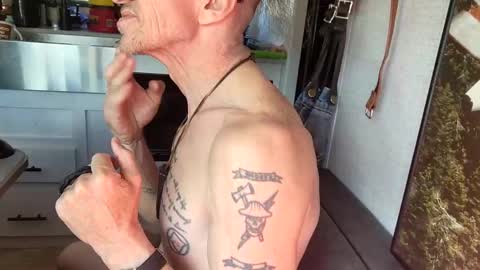 Snapshot of brushsquach chatting on March 5, 7:38 pm Steve... aka SkinnieDippin aka TimberTramp online show from March 5, 7:38 pm