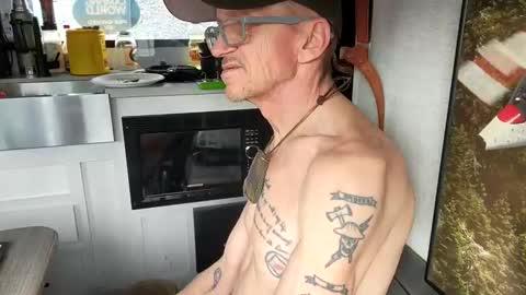 Snapshot of brushsquach chatting on February 22, 6:08 pm Steve... aka SkinnieDippin aka TimberTramp online show from February 22, 6:08 pm