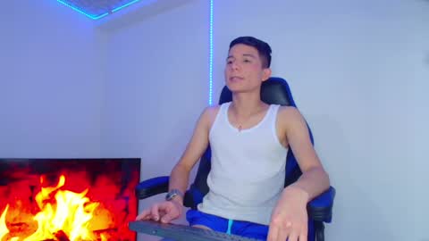 BRYAM INDEPENDENT MODEL online show from January 29, 2:40 am