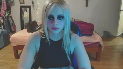 Snapshot of bubblebut11 chatting on October 24, 6:03 am Isabella but call me isa online show from October 24, 6:03 am