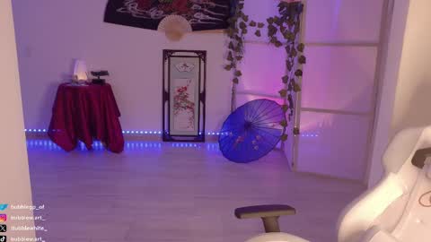 Snapshot of bubblewhite_ chatting on September 12, 6:43 pm BubbleJereth online show from September 12, 6:43 pm