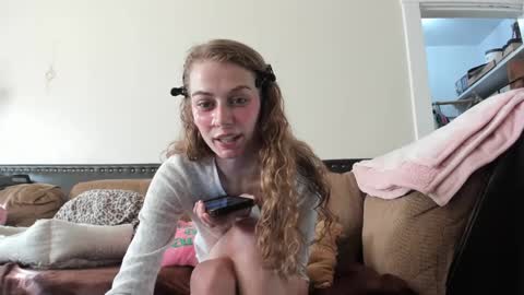 Snapshot of buffybarloe chatting on December 12, 7:26 pm Buffy online show from December 12, 7:26 pm