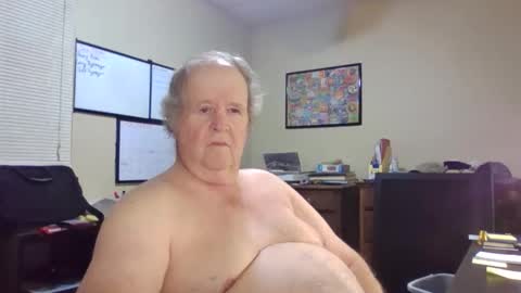 Snapshot of bullfrogg5050 chatting on October 27, 12:21 am bullfrogg5050 online show from October 27, 12:21 am