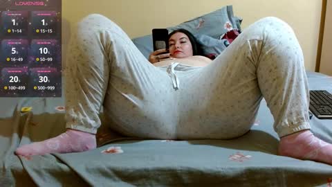 Snapshot of bustyemma chatting on February 20, 1:40 pm Emma online show from February 20, 1:40 pm