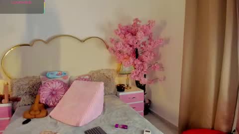 Cahitlin  online show from April 14, 5:22 am