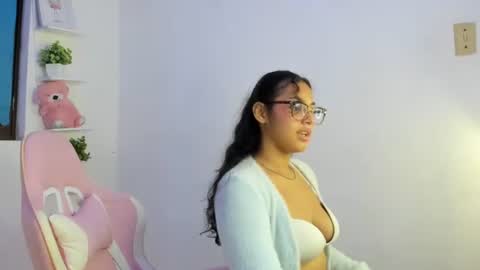 Snapshot of cailyn_messy chatting on October 15, 11:05 pm karina online show from October 15, 11:05 pm