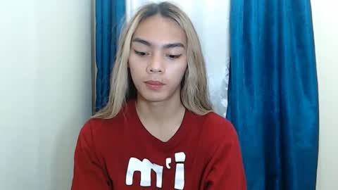 caitessa_bellemoir online show from April 3, 7:32 pm