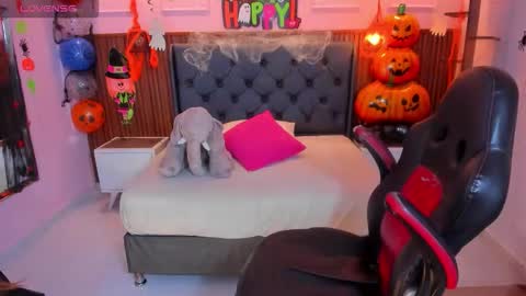 Snapshot of calanthelove chatting on October 11, 10:35 pm Calanthe online show from October 11, 10:35 pm