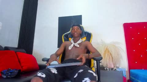 Snapshot of cam_brown chatting on October 10, 4:40 am           online show from October 10, 4:40 am