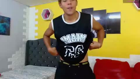 Snapshot of cam_sexyboy chatting on October 17, 1:04 pm cam_sexyboy online show from October 17, 1:04 pm