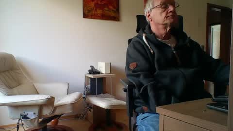 camcologne online show from April 19, 11:11 am