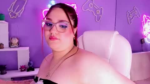 Snapshot of camiila_osorio chatting on October 7, 10:28 pm Camila Osorio online show from October 7, 10:28 pm