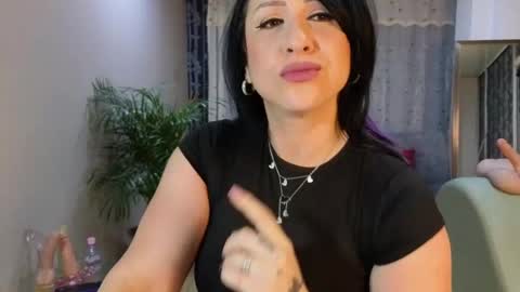 Snapshot of camil_milfdream chatting on March 9, 10:41 am Camil online show from March 9, 10:41 am
