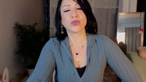 Snapshot of camil_milfdream chatting on February 27, 10:11 am Camil online show from February 27, 10:11 am