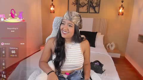 camila_bustamante_ online show from October 1, 4:06 pm