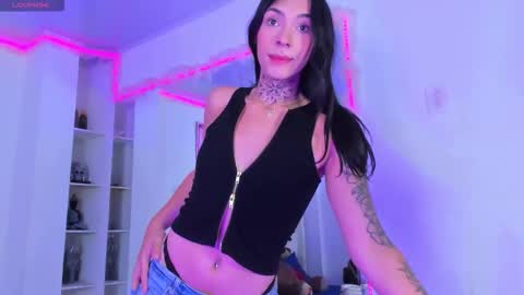 Snapshot of camila_coxx chatting on October 6, 4:47 pm s online show from October 6, 4:47 pm