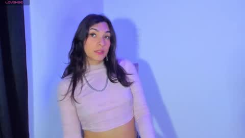 Snapshot of camila_coxx chatting on February 22, 2:17 am s online show from February 22, 2:17 am