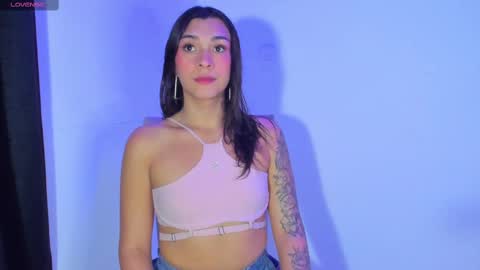 Snapshot of camila_coxx chatting on February 23, 2:18 am s online show from February 23, 2:18 am