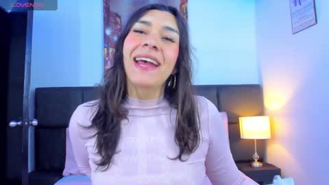 Snapshot of camila_coxx chatting on February 2, 4:37 am s online show from February 2, 4:37 am