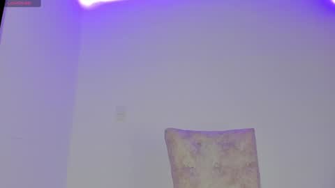 Snapshot of camila_coxx chatting on February 7, 8:33 am s online show from February 7, 8:33 am
