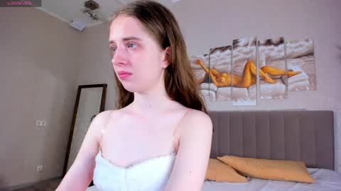 Camilla online show from April 6, 1:25 am