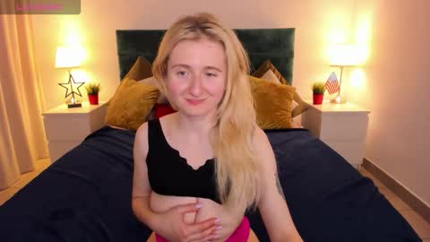 Snapshot of camilladreamer chatting on October 5, 4:03 pm camilladreamer online show from October 5, 4:03 pm