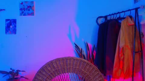 Snapshot of camille_delrey chatting on December 5, 3:09 am Camille online show from December 5, 3:09 am
