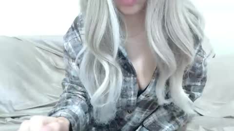 CamilleBunny online show from December 23, 5:02 am