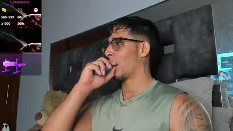   INDEPENDENT MODEL online show from September 12, 6:04 am