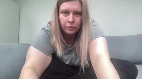 Snapshot of camkiki22217650 chatting on October 1, 7:29 am kiki90909 online show from October 1, 7:29 am