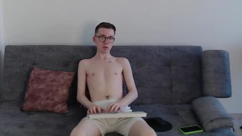 Snapshot of cammykev chatting on January 20, 7:35 pm online show from January 20, 7:35 pm