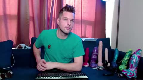 mark the Slut online show from February 26, 9:09 pm