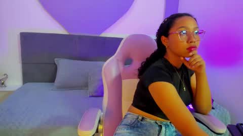 Snapshot of candy_brunette_18 chatting on October 13, 6:21 pm Candy online show from October 13, 6:21 pm