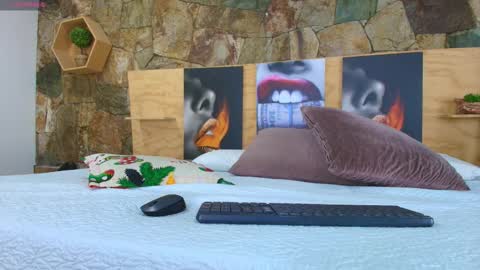 Jolie online show from November 10, 7:05 pm