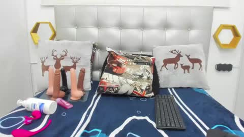 Snapshot of candy_hotsexxxx chatting on December 5, 3:53 am candy_hotsexxxx online show from December 5, 3:53 am