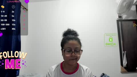 candy_val online show from June 19, 6:19 am