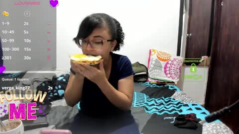 candy_val online show from April 8, 6:38 am