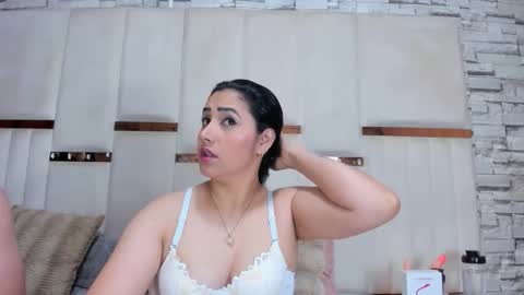 candyandsteven online show from March 13, 3:54 am