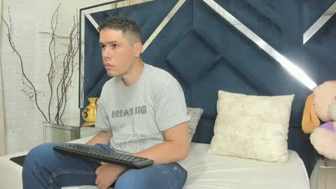 Snapshot of candyandsteven chatting on September 25, 3:02 am candyandsteven online show from September 25, 3:02 am