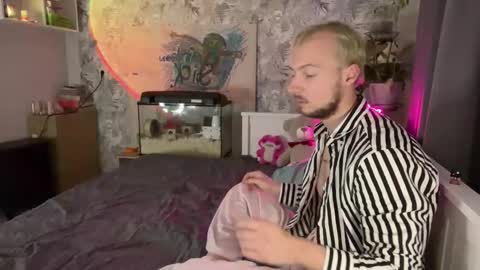 Snapshot of candybeee chatting on October 18, 5:50 pm candybeee online show from October 18, 5:50 pm