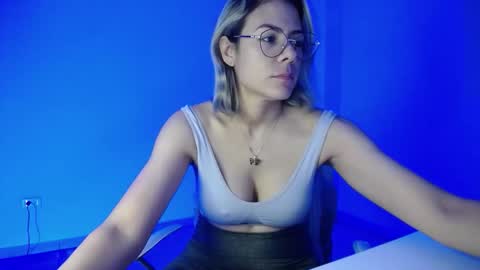 Snapshot of candydowson1 chatting on October 8, 9:48 am Candy Dowson online show from October 8, 9:48 am